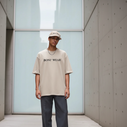 Beige snapback and t-shirt